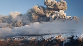 Έτοιμο να εκραγεί ξανά το ισλανδικό ηφαίστειο που είχε καθηλώσει χιλιάδες πτήσεις